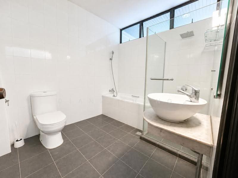 Newly renovated 5 bedroom Semi Detached at Coronation Road, Coronation Road, Duchess Road, King's Road, Princess of Wales, Kingsmead Road, Tanglin / Holland / Bukit Timah, 5 Bedrooms, 4,000 sqft, Semi-Detached House For Rent, by Diana Chong, 500247038 - Bathroom - PropertyGuru.com.sg