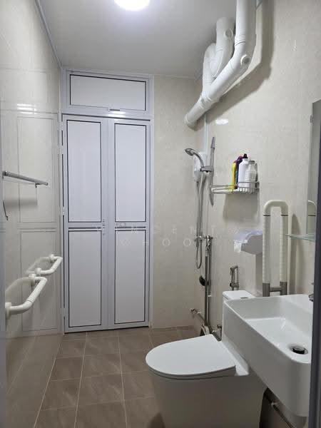 290C Bukit Batok East Avenue 3, 290C Bukit Batok East Avenue 3, Room Rental, 120 sqft, HDB Flat For Rent, by Vincent Choo, 500247060 - Bathroom - PropertyGuru.com.sg