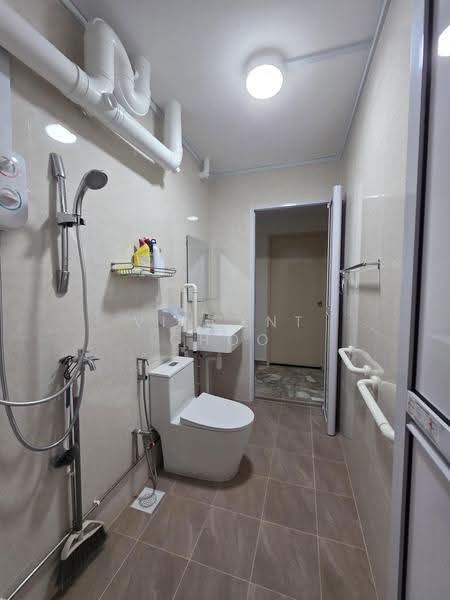 290C Bukit Batok East Avenue 3, 290C Bukit Batok East Avenue 3, Room Rental, 120 sqft, HDB Flat For Rent, by Vincent Choo, 500247060 - Bathroom - PropertyGuru.com.sg