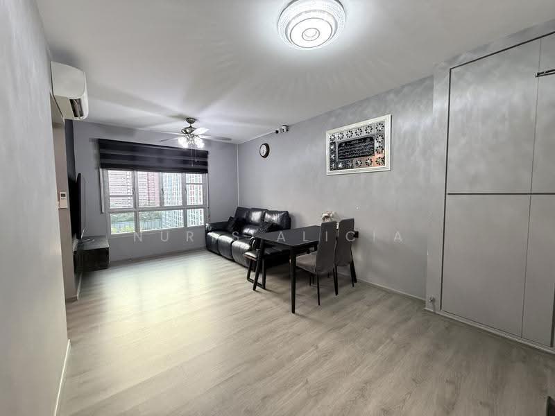 95B Henderson Road, 95B Henderson Road, 2 Bedrooms, 732 sqft, HDB Flat For Sale, by Nuris Alicia, 500247082 - Living Room - PropertyGuru.com.sg