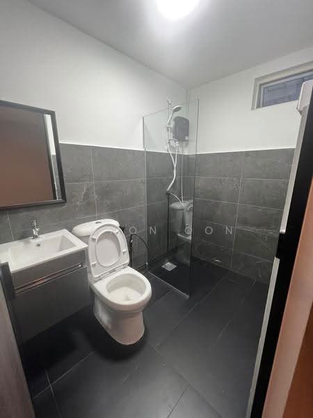 Rare Park-View Semi-Detached Home — No Extension Needed!, Sembawang Road / Jalan Basong / Jalan Machang / Jalan Kandis, Sembawang / Yishun, 3 Bedrooms, 1,900 sqft, Semi-Detached House For Sale, by Aaron Oon, 500247084 - Bathroom - PropertyGuru.com.sg