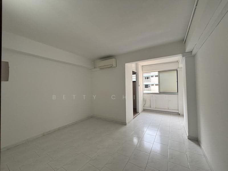 43 Sims Drive, 43 Sims Drive, Eunos / Geylang / Paya Lebar, 2 Bedrooms, 1,119 sqft, HDB Flat For Rent, by Betty Chiang, 500247144 - Master Room - PropertyGuru.com.sg