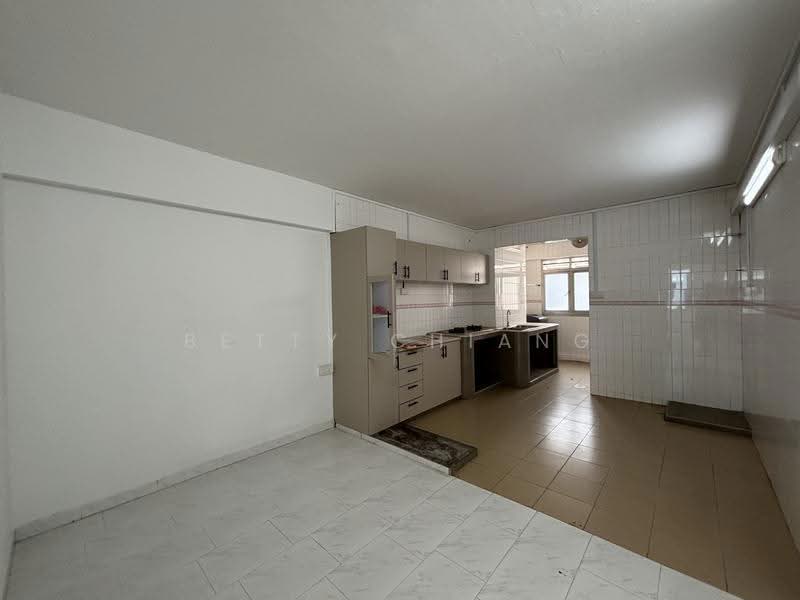 43 Sims Drive, 43 Sims Drive, Eunos / Geylang / Paya Lebar, 2 Bedrooms, 1,119 sqft, HDB Flat For Rent, by Betty Chiang, 500247144 - Kitchen - PropertyGuru.com.sg