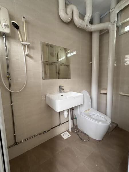 43 Sims Drive, 43 Sims Drive, Eunos / Geylang / Paya Lebar, 2 Bedrooms, 1,119 sqft, HDB Flat For Rent, by Betty Chiang, 500247144 - Common Bathroom - PropertyGuru.com.sg
