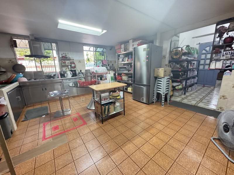 Land 4632 sqft Semi-D at $828k, Bedok / Upper East Coast, 6 Bedrooms, 4,000 sqft, Semi-Detached House For Sale, by Chris Soo, 500247146 - Kitchen - PropertyGuru.com.sg