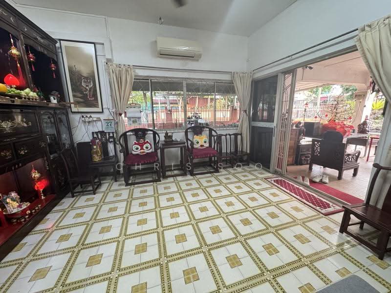 Land 4632 sqft Semi-D at $828k, Bedok / Upper East Coast, 6 Bedrooms, 4,000 sqft, Semi-Detached House For Sale, by Chris Soo, 500247146 - Living Room - PropertyGuru.com.sg