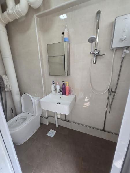 428 Choa Chu Kang Avenue 4, 428 Choa Chu Kang Avenue 4, Dairy Farm / Bukit Panjang / Choa Chu Kang, 3 Bedrooms, 1,130 sqft, HDB Flat For Sale, by Nur Ayat, 500247155 - Bathroom - PropertyGuru.com.sg