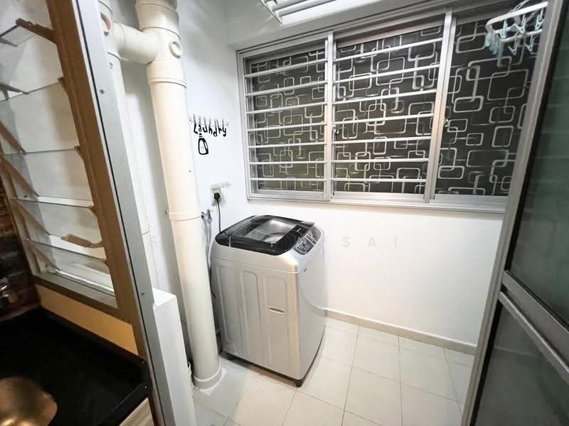 57 Teban Gardens Road, 57 Teban Gardens Road, Boon Lay / Jurong / Tuas, 2 Bedrooms, 721 sqft, HDB Flat For Rent, by Sani Faisal, 500247216 - Service yard - PropertyGuru.com.sg