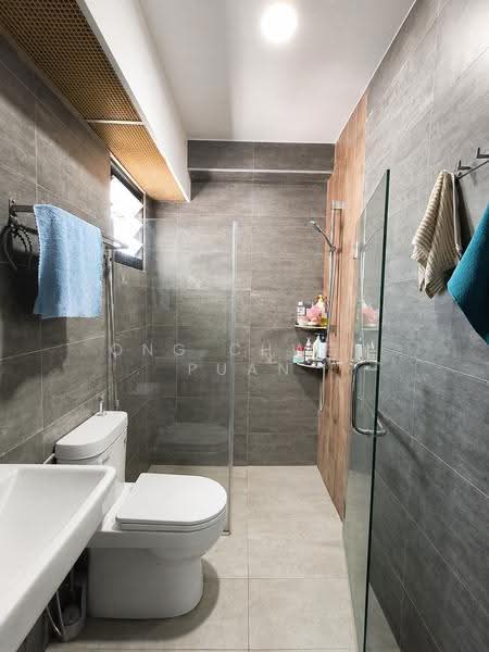 26B Jalan Membina, 26B Jalan Membina, Alexandra / Commonwealth, 3 Bedrooms, 915 sqft, HDB Flat For Sale, by Ong Chwee Puan, 500247240 - Bathroom - PropertyGuru.com.sg
