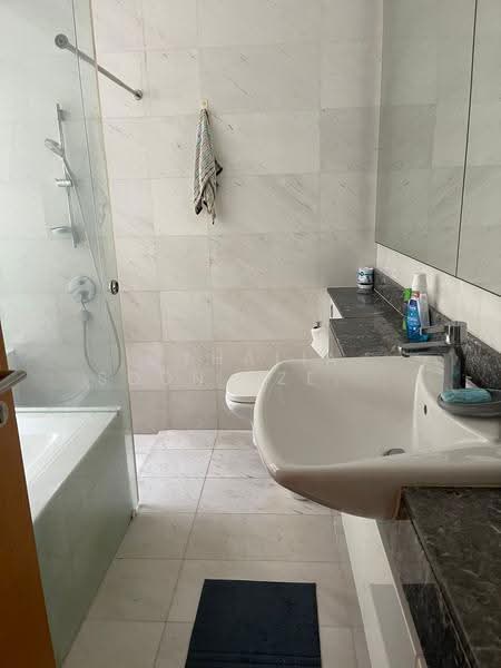 The Peak @ Balmeg, 6 Balmeg Hill, Buona Vista / West Coast / Clementi New Town, 3 Bedrooms, 1,679 sqft, Condominium For Sale, by Athalia Soon Sze Yin, 500247241 - Bathroom - PropertyGuru.com.sg