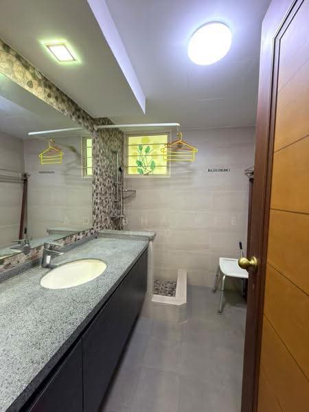 Summerdale, 6 Boon Lay Drive, Boon Lay / Jurong / Tuas, Room Rental, 160 sqft, Condominium For Rent, by Rahul, 500247267 - Bathroom - PropertyGuru.com.sg
