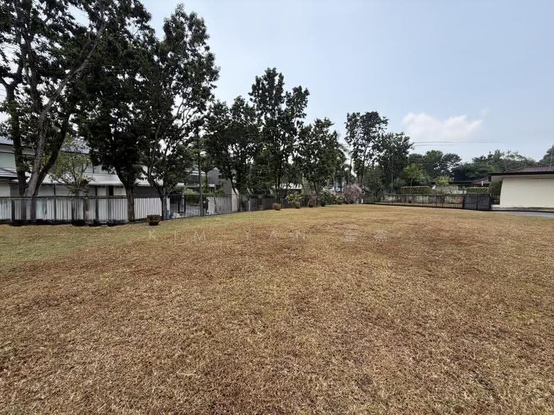 GCB land to rebuild your dreamed home !, walk to king albert park MRT - call 8130 3636 to view now!, Clementi Park / Upper Bukit Timah, 3 Bedrooms, 3,000 sqft, Good Class Bungalow For Sale, by Kim Yan 金燕, 500247282 - Exterior - PropertyGuru.com.sg