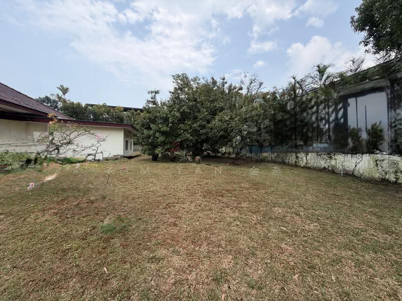 GCB land to rebuild your dreamed home !, walk to king albert park MRT - call 8130 3636 to view now!, Clementi Park / Upper Bukit Timah, 3 Bedrooms, 3,000 sqft, Good Class Bungalow For Sale, by Kim Yan 金燕, 500247282 - Exterior - PropertyGuru.com.sg