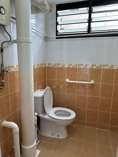 702 West Coast Road, 702 West Coast Road, Buona Vista / West Coast / Clementi New Town, 2 Bedrooms, 721 sqft, HDB Flat For Sale, by Serene Sin, 500247289 - Bathroom - PropertyGuru.com.sg