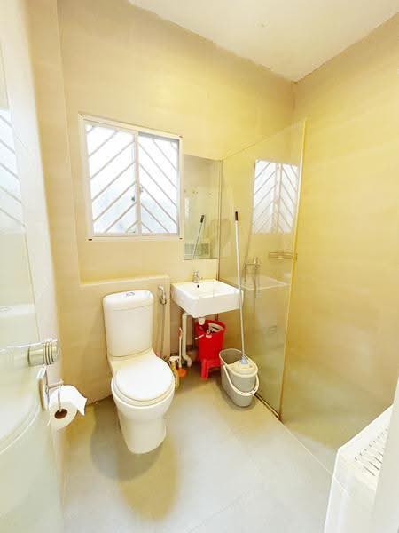 Novena Court, 8 Jalan Novena Barat, Newton / Novena, Room Rental, 100 sqft, Walk-up Apartment For Rent, by Ivy Lee, 500247291 - Bathroom - PropertyGuru.com.sg