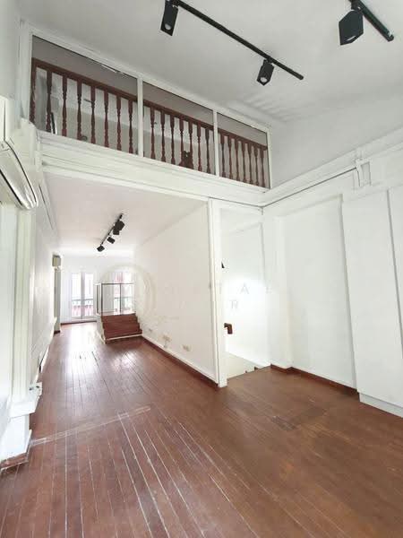 White Quaint Shophouse with Attic in the Heart of Telok Ayer, Amoy Street Craig Road Tras Street, Chinatown / Tanjong Pagar, 1,000 sqft, Office For Rent, by Krystal Khor, 500247297 - Interior - CommercialGuru.com.sg