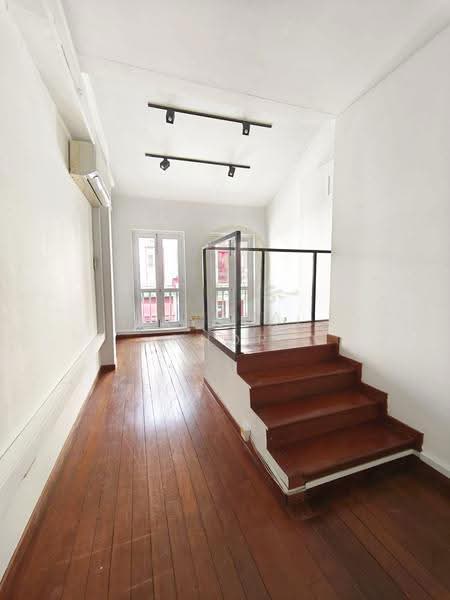 White Quaint Shophouse with Attic in the Heart of Telok Ayer, Amoy Street Craig Road Tras Street, Chinatown / Tanjong Pagar, 1,000 sqft, Office For Rent, by Krystal Khor, 500247297 - Interior - CommercialGuru.com.sg
