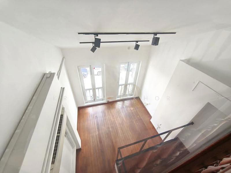 White Quaint Shophouse with Attic in the Heart of Telok Ayer, Amoy Street Craig Road Tras Street, Chinatown / Tanjong Pagar, 1,000 sqft, Office For Rent, by Krystal Khor, 500247297 - Interior - CommercialGuru.com.sg