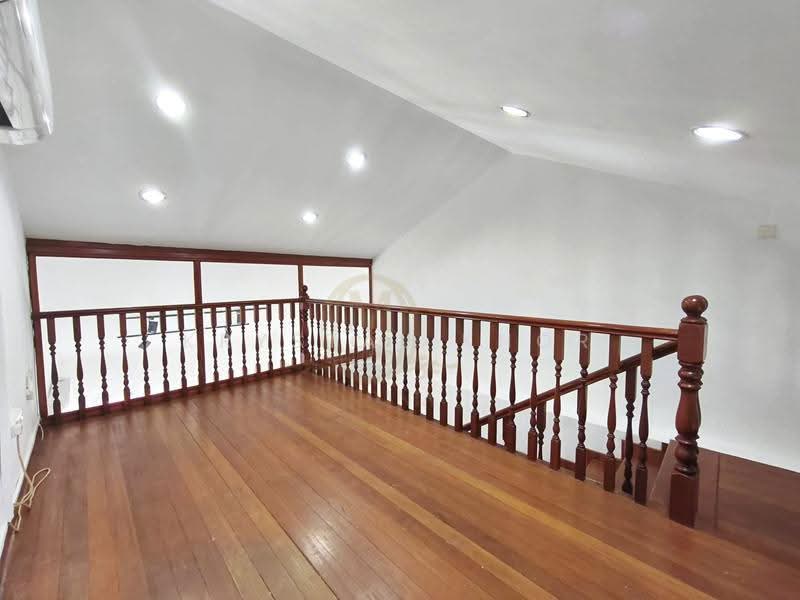 White Quaint Shophouse with Attic in the Heart of Telok Ayer, Amoy Street Craig Road Tras Street, Chinatown / Tanjong Pagar, 1,000 sqft, Office For Rent, by Krystal Khor, 500247297 - Interior - CommercialGuru.com.sg