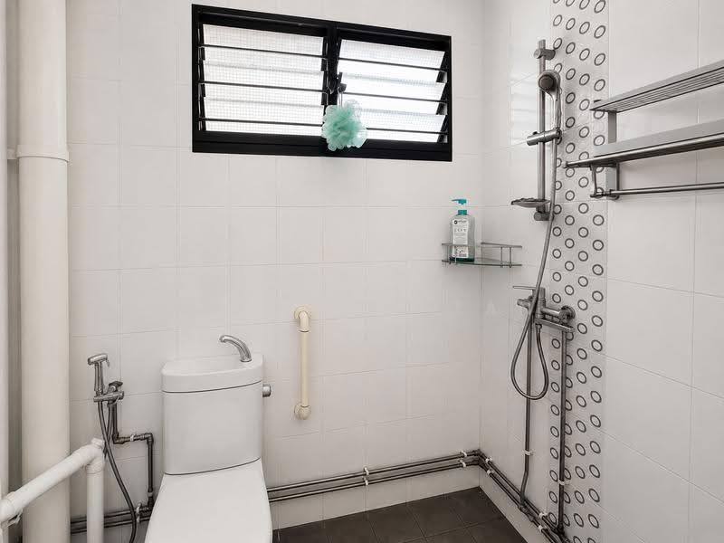 235 Serangoon Avenue 3, 235 Serangoon Avenue 3, Hougang / Punggol / Sengkang, 3 Bedrooms, 1,130 sqft, HDB Flat For Sale, by Jermaine Tan, 500247330 - Bathroom - PropertyGuru.com.sg