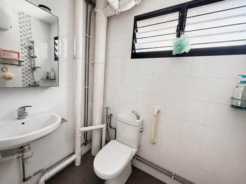 235 Serangoon Avenue 3, 235 Serangoon Avenue 3, Hougang / Punggol / Sengkang, 3 Bedrooms, 1,130 sqft, HDB Flat For Sale, by Jermaine Tan, 500247330 - Bathroom - PropertyGuru.com.sg