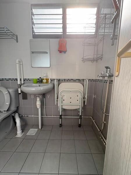 209 Yishun Street 21, 209 Yishun Street 21, Sembawang / Yishun, 3 Bedrooms, 1,302 sqft, HDB Flat For Rent, by Bryan Teh, 500247361 - Bathroom - PropertyGuru.com.sg