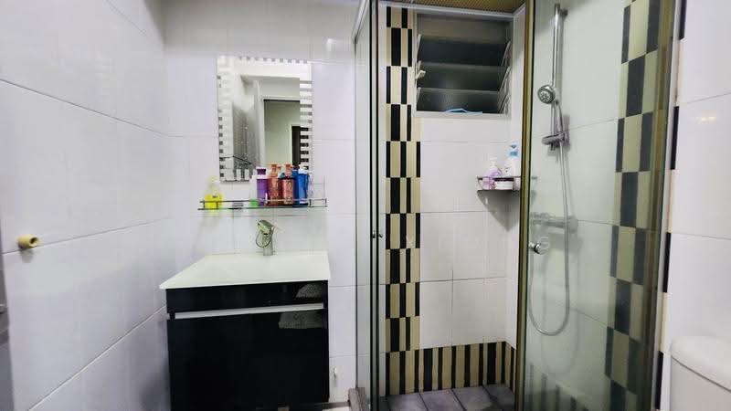 10B Bendemeer Light, 10B Bendemeer Road, Balestier / Toa Payoh, 3 Bedrooms, 1,001 sqft, HDB Flat For Sale, by Ang Pei Xiong, 500247374 - Bathroom - PropertyGuru.com.sg
