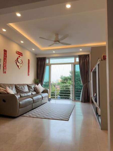 Monterey Park Condominium, 21 West Coast Rise, Buona Vista / West Coast / Clementi New Town, 3 Bedrooms, 1,259 sqft, Condominium For Sale, by Linda Ang, 500247386 - Living Room facing South, very windy - PropertyGuru.com.sg