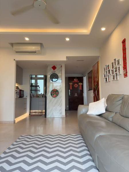 Monterey Park Condominium, 21 West Coast Rise, Buona Vista / West Coast / Clementi New Town, 3 Bedrooms, 1,259 sqft, Condominium For Sale, by Linda Ang, 500247386 - Living Room - PropertyGuru.com.sg