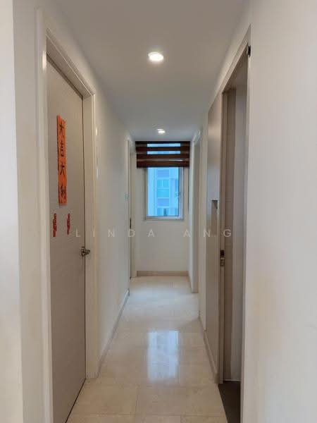 Monterey Park Condominium, 21 West Coast Rise, Buona Vista / West Coast / Clementi New Town, 3 Bedrooms, 1,259 sqft, Condominium For Sale, by Linda Ang, 500247386 - Corridor - PropertyGuru.com.sg