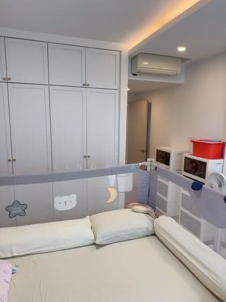 Monterey Park Condominium, 21 West Coast Rise, Buona Vista / West Coast / Clementi New Town, 3 Bedrooms, 1,259 sqft, Condominium For Sale, by Linda Ang, 500247386 - Master Bedroom - PropertyGuru.com.sg