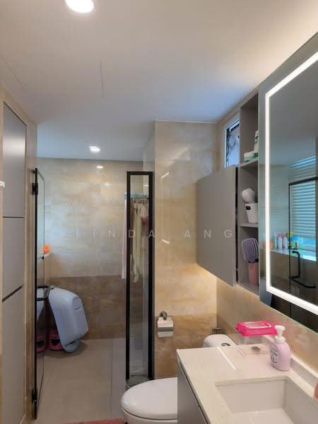 Monterey Park Condominium, 21 West Coast Rise, Buona Vista / West Coast / Clementi New Town, 3 Bedrooms, 1,259 sqft, Condominium For Sale, by Linda Ang, 500247386 - Master Bathroom - PropertyGuru.com.sg