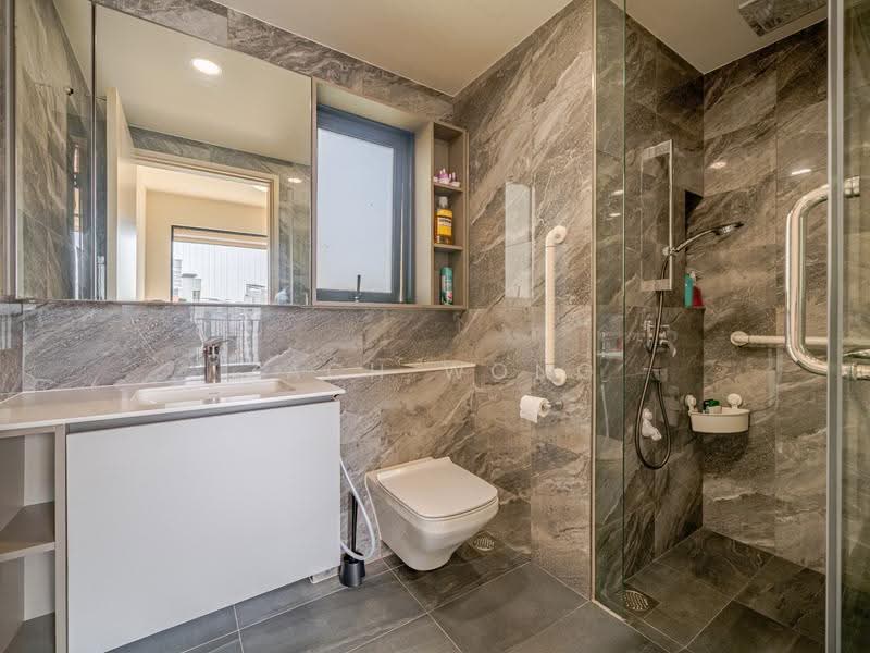 Sengkang Grand Residences, 74 Compassvale Bow, Hougang / Punggol / Sengkang, 3 Bedrooms, 936 sqft, Condominium For Sale, by Zach Wong, 500247392 - Bathroom - PropertyGuru.com.sg