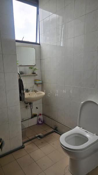 Tat Ann Building, 40 Jalan Pemimpin, Ang Mo Kio / Bishan / Thomson, 2,600 sqft, Light Industrial (B1) For Rent, by Madelene Low Chor Li, 500247397 - Bathroom - CommercialGuru.com.sg