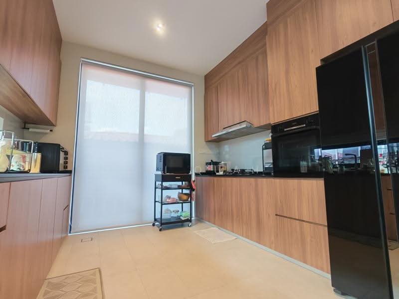 Freehold Landed in D15 - Modern Design with EV + Solar Equipped | in Frankel Opera Estate Area, Opera Estate / Frankel / Siglap / Carmen / Fidelio, East Coast / Marine Parade, 5 Bedrooms, 7,545 sqft, Semi-Detached House For Sale, by Kai Quah, 500247409 - Kitchen - PropertyGuru.com.sg
