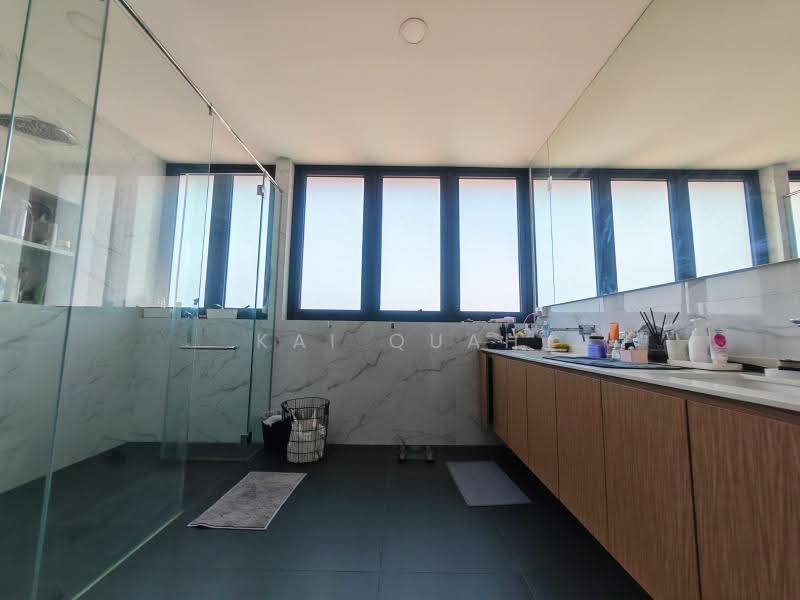 Freehold Landed in D15 - Modern Design with EV + Solar Equipped | in Frankel Opera Estate Area, Opera Estate / Frankel / Siglap / Carmen / Fidelio, East Coast / Marine Parade, 5 Bedrooms, 7,545 sqft, Semi-Detached House For Sale, by Kai Quah, 500247409 - Bathroom - PropertyGuru.com.sg