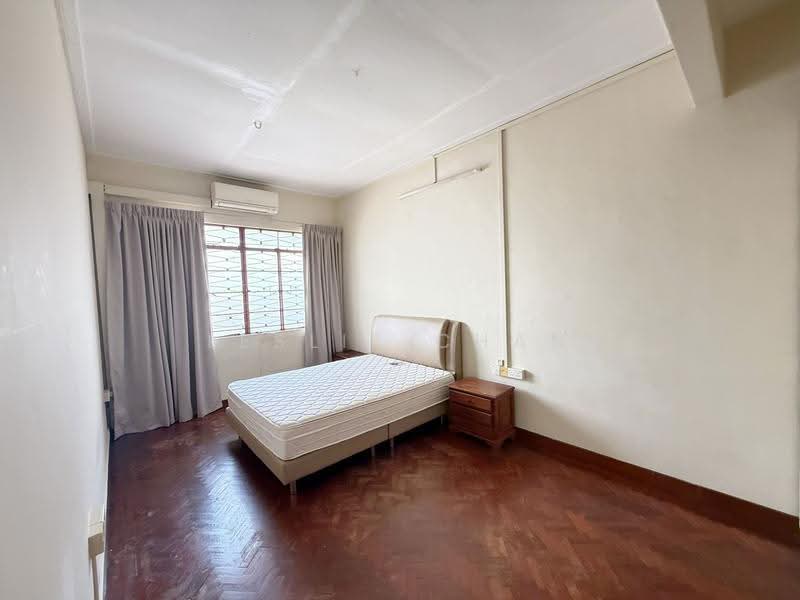 A Location Worth Waiting For! In the Heart of Orchard Rd! 2 Sty Terrace @ Jln Lada Puteh for Sale!, Jalan Lada Puteh, Orchard / River Valley, 3 Bedrooms, 2,000 sqft, Terraced House For Sale, by Leslie Chan, 500247425 - PropertyGuru.com.sg