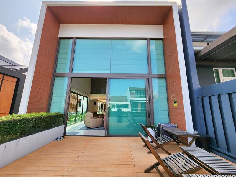 Fully Rebuilt I MacPherson Garden Estate I 3600sqft Land with Approx 8000sqft Built I 6 Car Park, Macpherson / Potong Pasir, 7 Bedrooms, 7,980 sqft, Semi-Detached House For Sale, by Toh HongLing Rayy, 500247435 - Living Room - PropertyGuru.com.sg