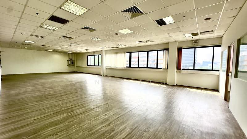Partially Fitted Office beside Tai Seng Mrt, Macpherson / Potong Pasir, 2,211 sqft, Light Industrial (B1) For Rent, by Lance Teo, 500247437 - Interior - CommercialGuru.com.sg
