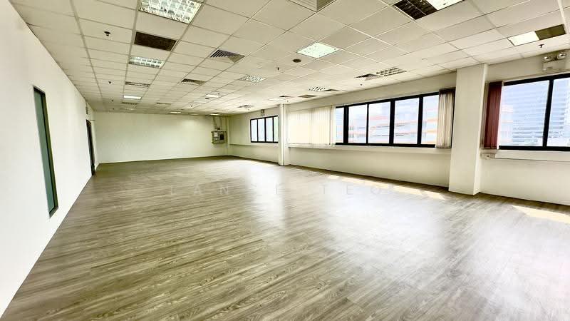 Partially Fitted Office beside Tai Seng Mrt, Macpherson / Potong Pasir, 2,211 sqft, Light Industrial (B1) For Rent, by Lance Teo, 500247437 - Interior - CommercialGuru.com.sg