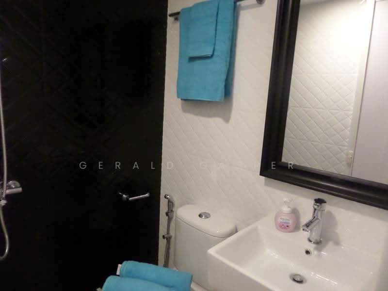 International Plaza, 10 Anson Road, Chinatown / Tanjong Pagar, 4 Bedrooms, 1,033 sqft, Apartment For Sale, by Gerald Gasper, 500247464 - Bathroom - PropertyGuru.com.sg
