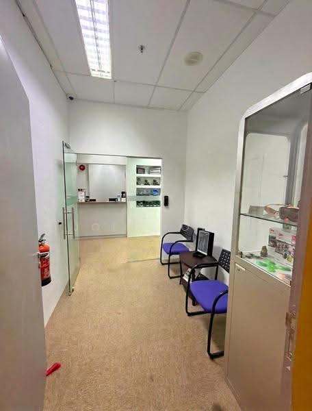 fitted condition own door unit at macpherson!, fitted condition unit at macpherson!, Macpherson / Potong Pasir, 1,302 sqft, Light Industrial (B1) For Rent, by Joel Yong, 500247489 - CommercialGuru.com.sg