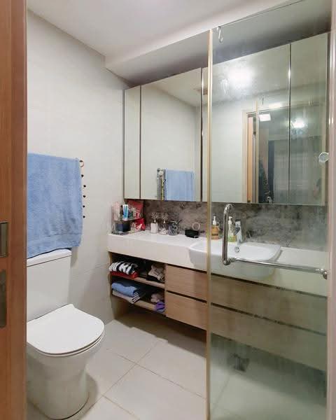 The Lakefront Residences, 48 Lakeside Drive, Boon Lay / Jurong / Tuas, 2 Bedrooms, 775 sqft, Condominium For Sale, by Mansor Mohd, 500247498 - Bathroom - PropertyGuru.com.sg