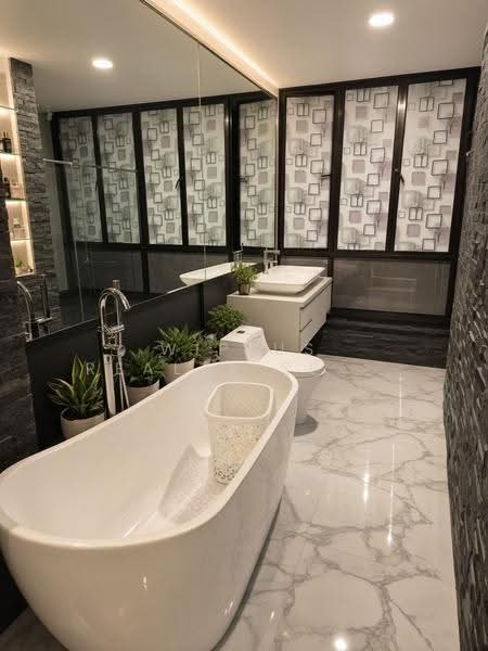 Sembawang | Freehold landed, Sembawang / Yishun, 5 Bedrooms, 4,200 sqft, Semi-Detached House For Sale, by Clayden, 500247509 - Bathroom - PropertyGuru.com.sg