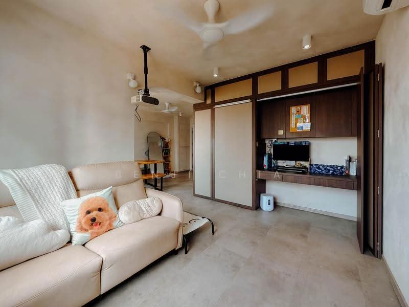 130B Lorong 1 Toa Payoh, 130B Lorong 1 Toa Payoh, Balestier / Toa Payoh, 2 Bedrooms, 732 sqft, HDB Flat For Sale, by Benji Chia, 500247521 - Living Room - PropertyGuru.com.sg