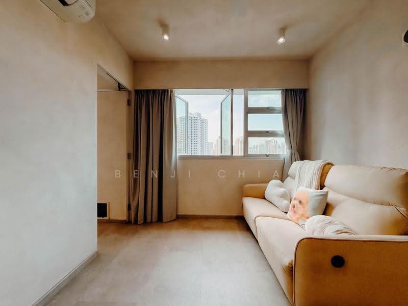 130B Lorong 1 Toa Payoh, 130B Lorong 1 Toa Payoh, Balestier / Toa Payoh, 2 Bedrooms, 732 sqft, HDB Flat For Sale, by Benji Chia, 500247521 - Living Room - PropertyGuru.com.sg