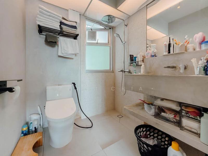 130B Lorong 1 Toa Payoh, 130B Lorong 1 Toa Payoh, Balestier / Toa Payoh, 2 Bedrooms, 732 sqft, HDB Flat For Sale, by Benji Chia, 500247521 - Bathroom - PropertyGuru.com.sg