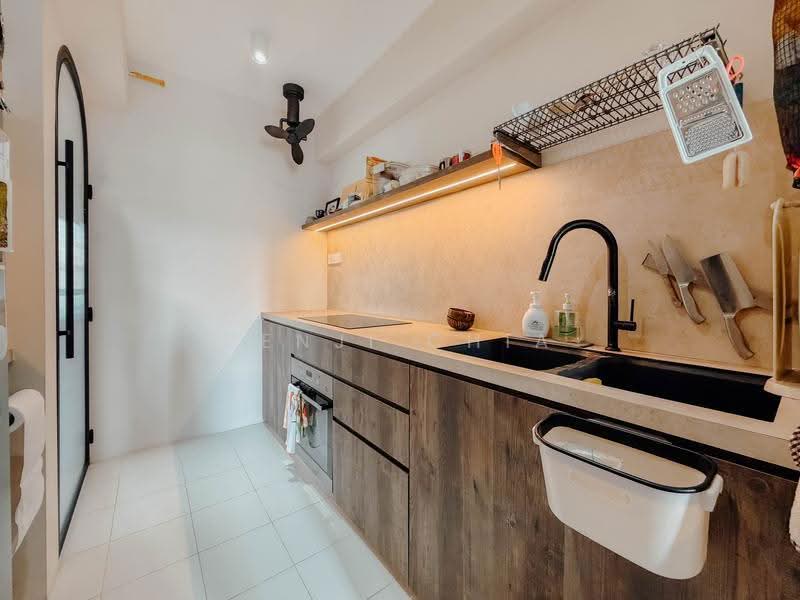 130B Lorong 1 Toa Payoh, 130B Lorong 1 Toa Payoh, Balestier / Toa Payoh, 2 Bedrooms, 732 sqft, HDB Flat For Sale, by Benji Chia, 500247521 - Kitchen - PropertyGuru.com.sg