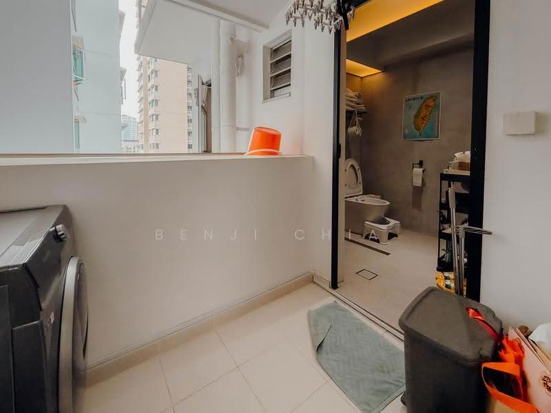 130B Lorong 1 Toa Payoh, 130B Lorong 1 Toa Payoh, Balestier / Toa Payoh, 2 Bedrooms, 732 sqft, HDB Flat For Sale, by Benji Chia, 500247521 - Bathroom - PropertyGuru.com.sg
