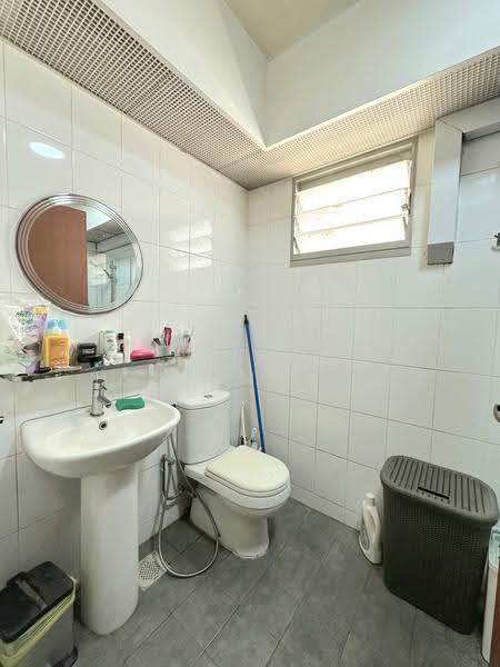623C Punggol Central, 623C Punggol Central, Hougang / Punggol / Sengkang, 3 Bedrooms, 1,011 sqft, HDB Flat For Sale, by Siti Hasyimah Hassan, 500247552 - Bathroom - PropertyGuru.com.sg